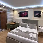 Ueskuedar Hotel 2*