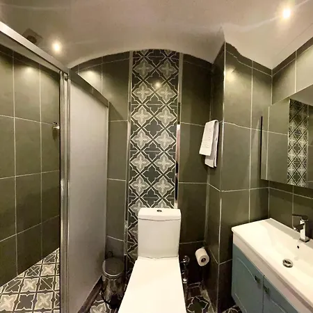 Ueskuedar Hotel 2*