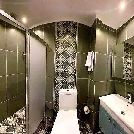 Ueskuedar Hotel 2*
